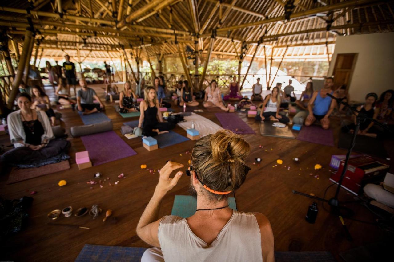 Flowers & Fire Yoga Garden Gili Air Esterno foto